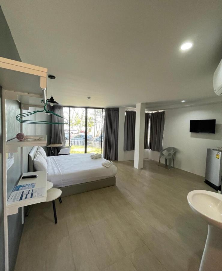 Phuket Muay Thai Hotel Rawai Beach Exteriör bild